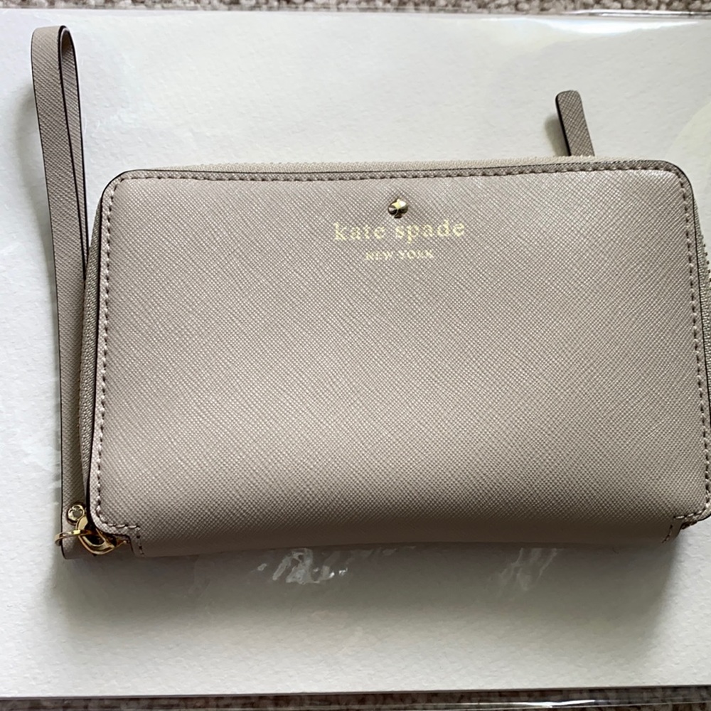 Super cute Kate Spade wristlet excellent condition
